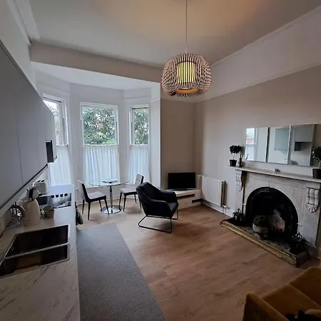 One Bed Terenure Village 15min To Centre Апартаменты *